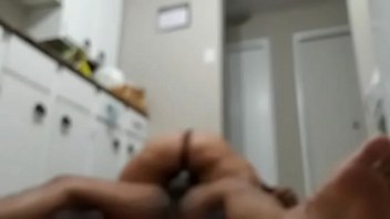 Minha esposa nua bêbada beijando vizinho