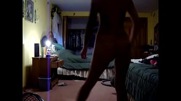 Femme déshabillée lors de clips de fête