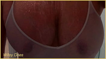 Áo thun gợi cảm milf
