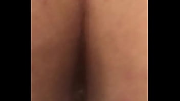 Meine Frau mag es, ihren Arschriss in öffentlichen Videos zu flashen