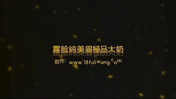 Vợ khỏa thân trong gương