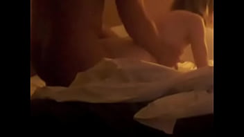Esposa acidentalmente sai nua