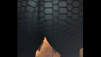 Wife shakes ass
