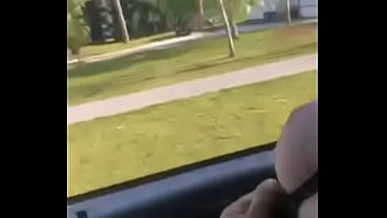 Femme et son amie se mettent nues